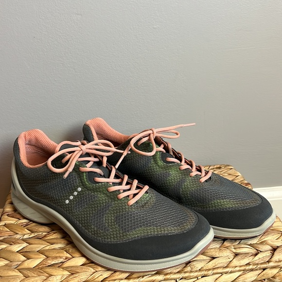 EUC Women’s Ecco Biom Sneakers 40 9 Fjuel Racer Cross-Trainer - Picture 2 of 6